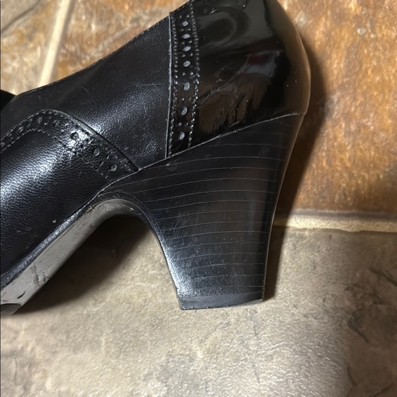 Via Spiga Black Patent Leather Oxfords - Picture 10 of 11